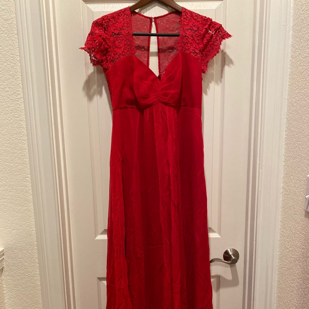Beautiful lace formal maternity dress
